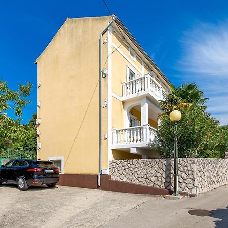 Beautiful Apartment In Omisalj With Kitchen Bagian luar foto