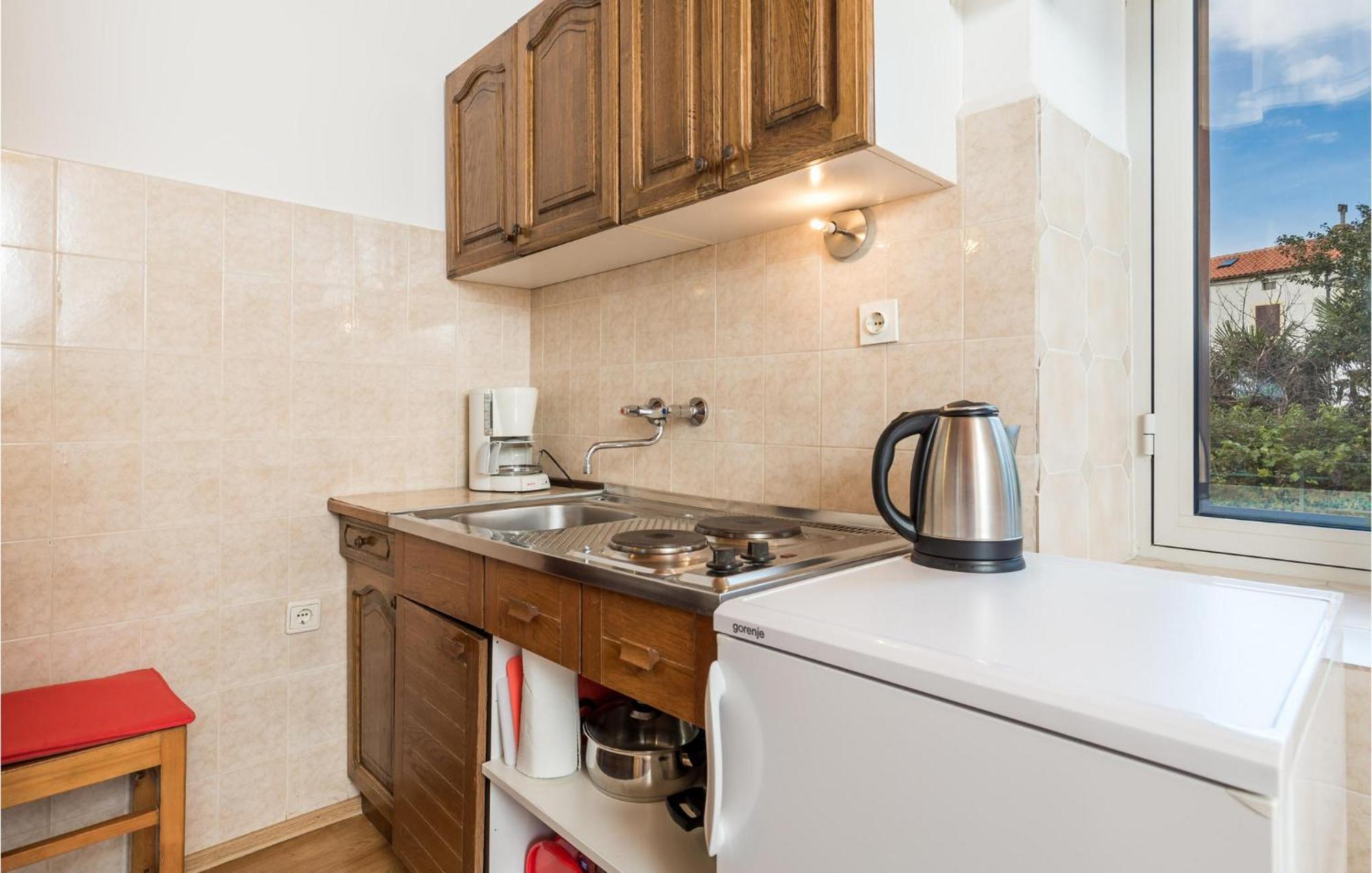 Beautiful Apartment In Omisalj With Kitchen Bagian luar foto