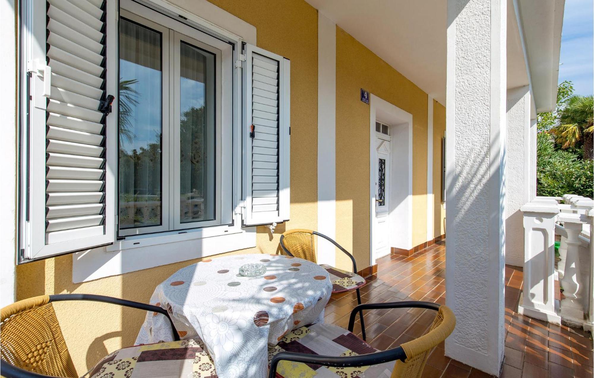 Beautiful Apartment In Omisalj With Kitchen Bagian luar foto