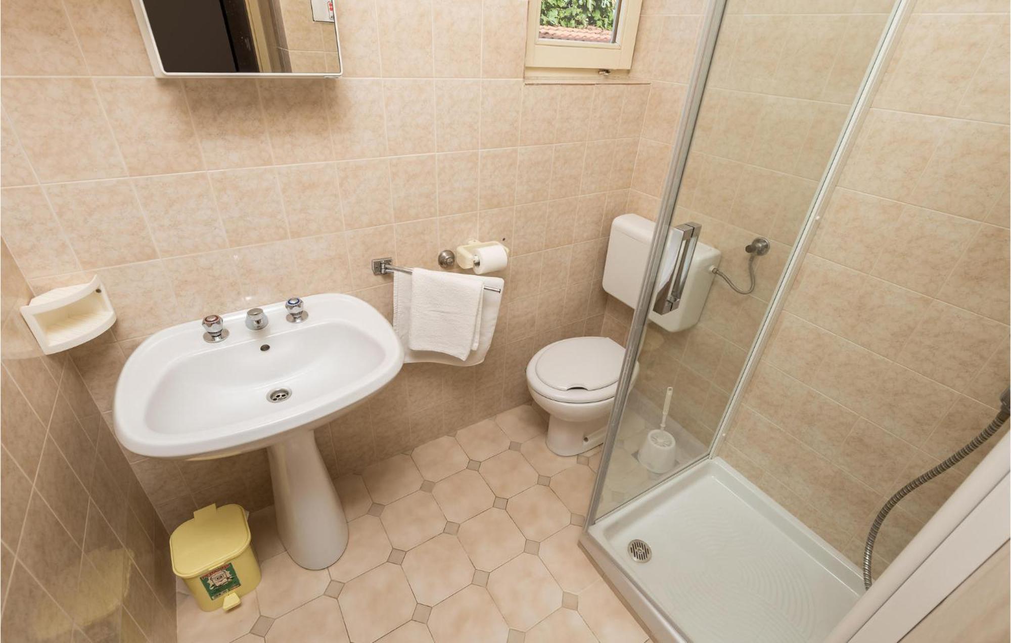 Beautiful Apartment In Omisalj With Kitchen Bagian luar foto