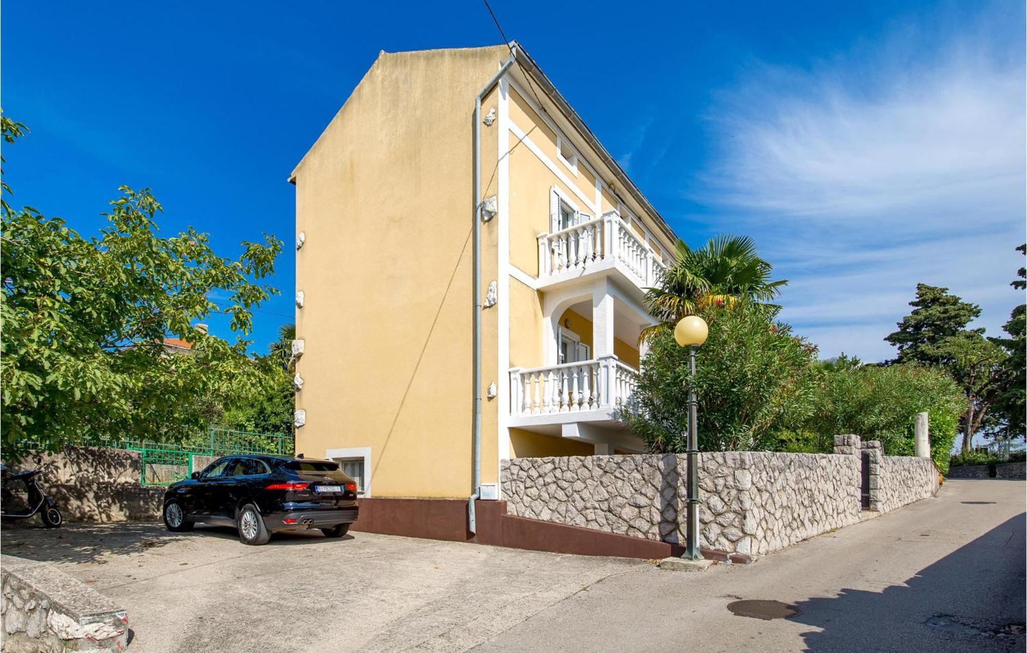 Beautiful Apartment In Omisalj With Kitchen Bagian luar foto