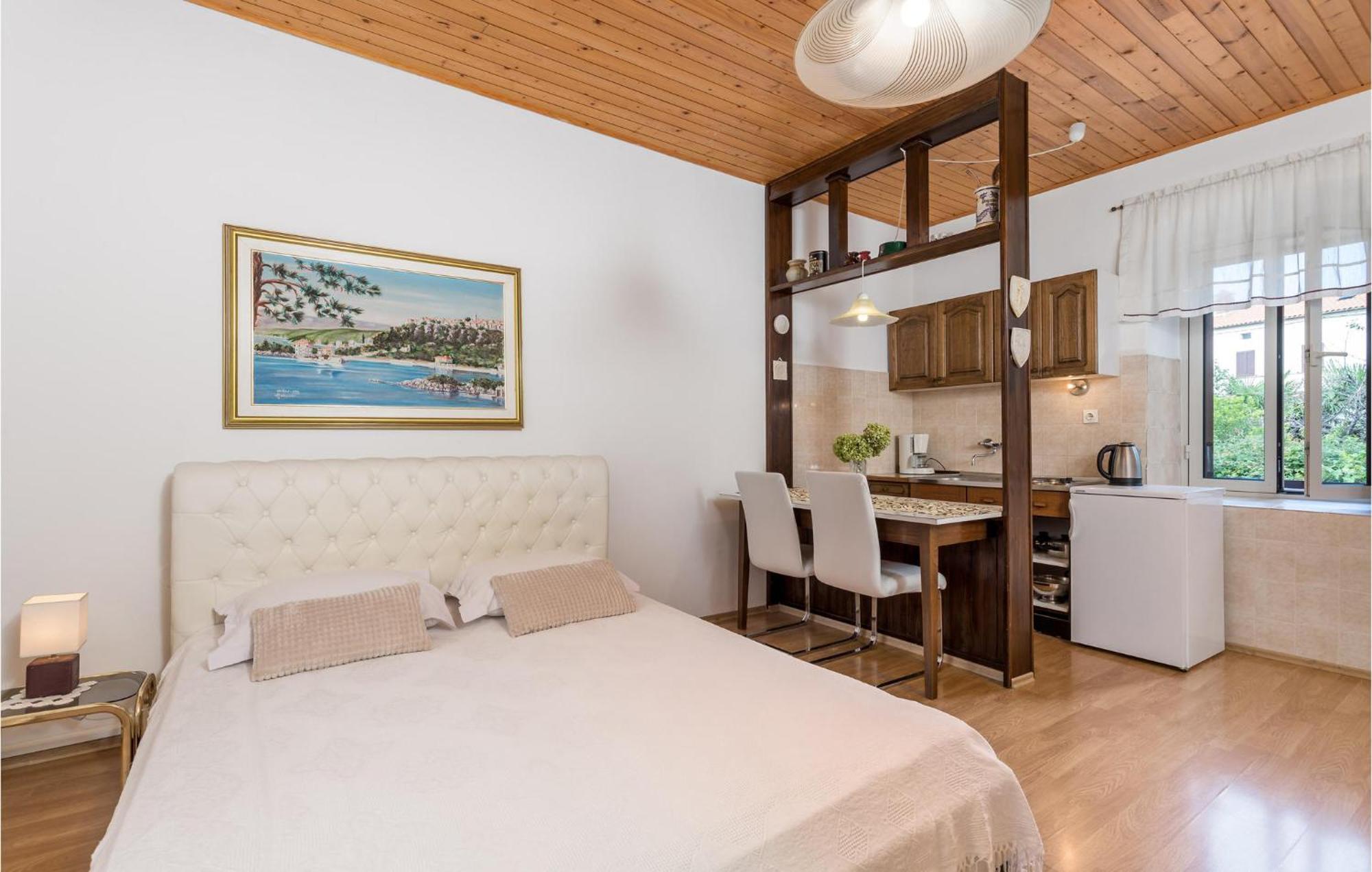Beautiful Apartment In Omisalj With Kitchen Bagian luar foto