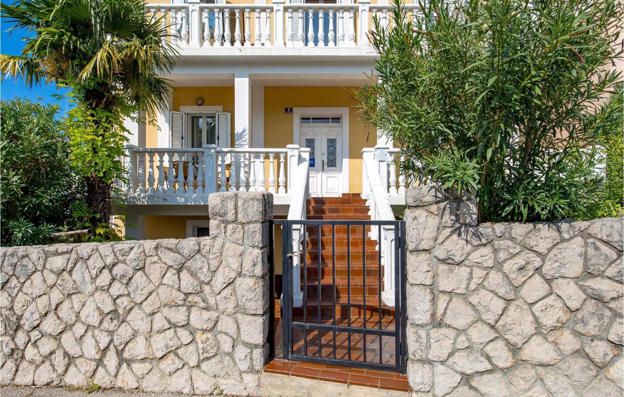 Beautiful Apartment In Omisalj With Kitchen Bagian luar foto